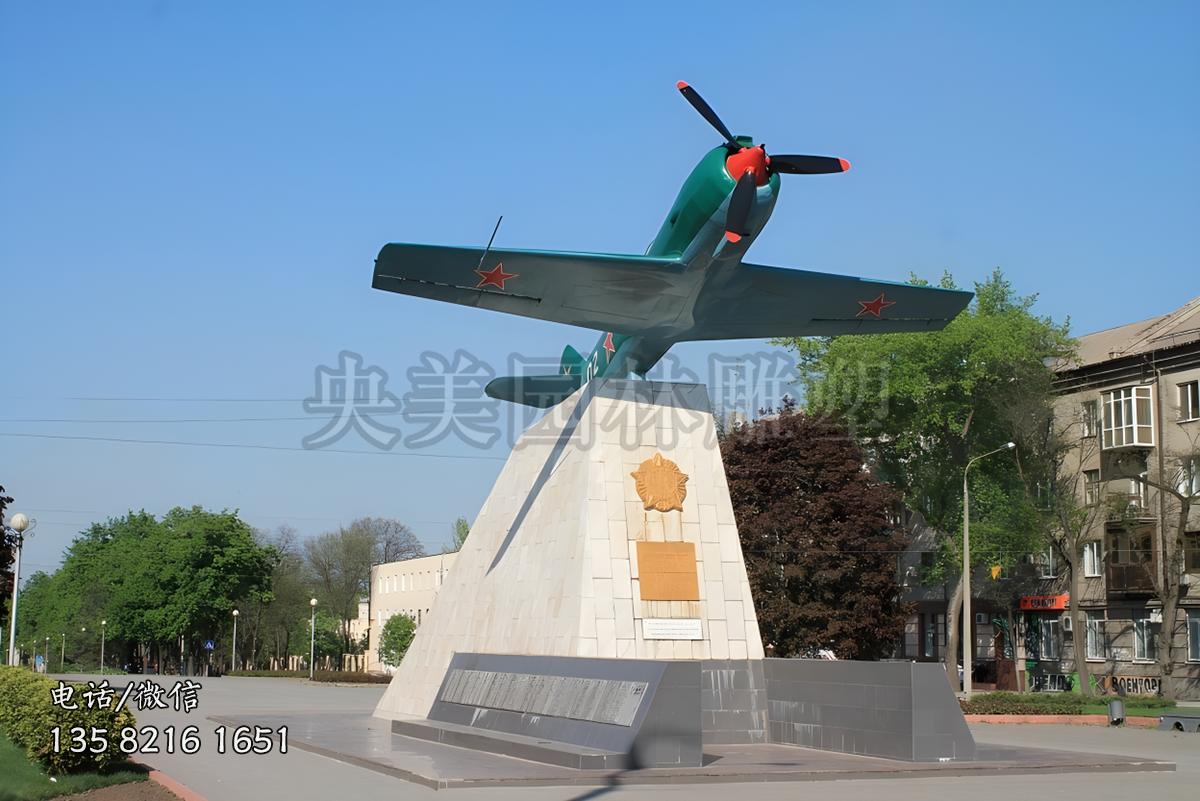 不銹鋼仿真飛機（戰(zhàn)斗機）雕塑